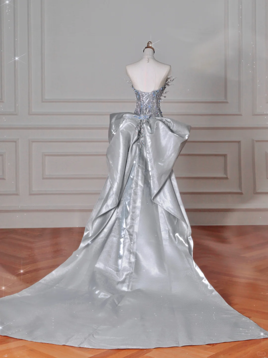 Luxus Silber Pailletten 3D Perlen Meerjungfrau Abendkleid Langes Ballkleid mit Schleife Y8640