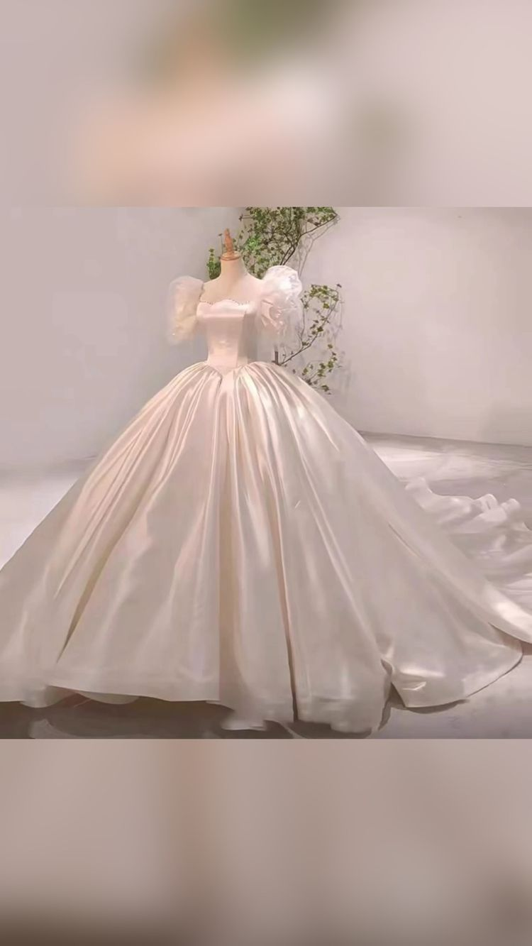 Vestido de novia vintage de satén blanco con encanto Y411