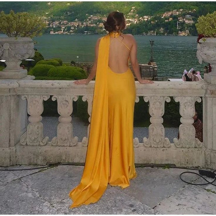 Gelbes Satin Rückenfreies Off-Shoulder Langes Ballkleid Abendkleid Y8466