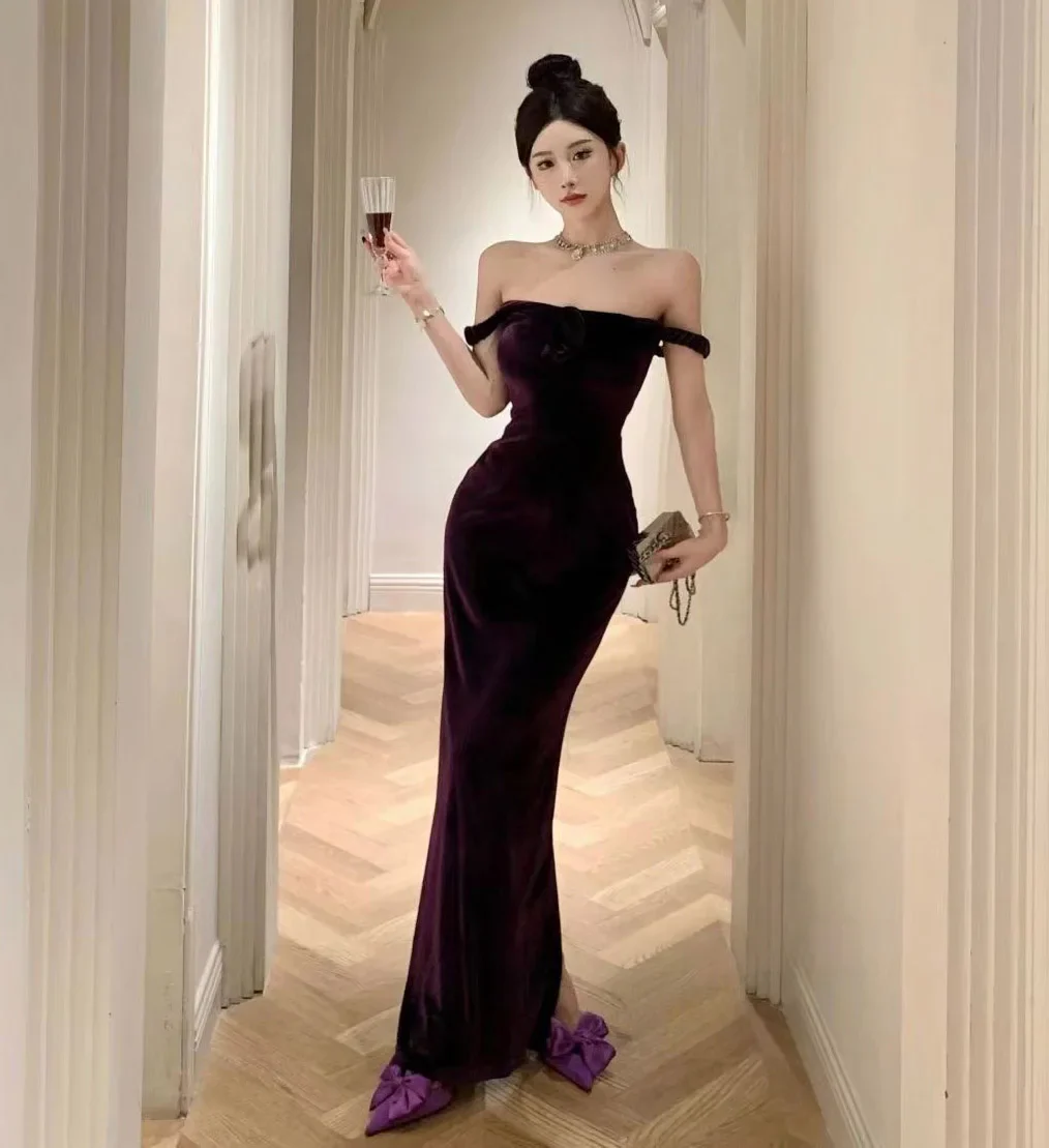 Elegante vestido de fiesta largo de terciopelo morado con hombros descubiertos y abertura Y8131