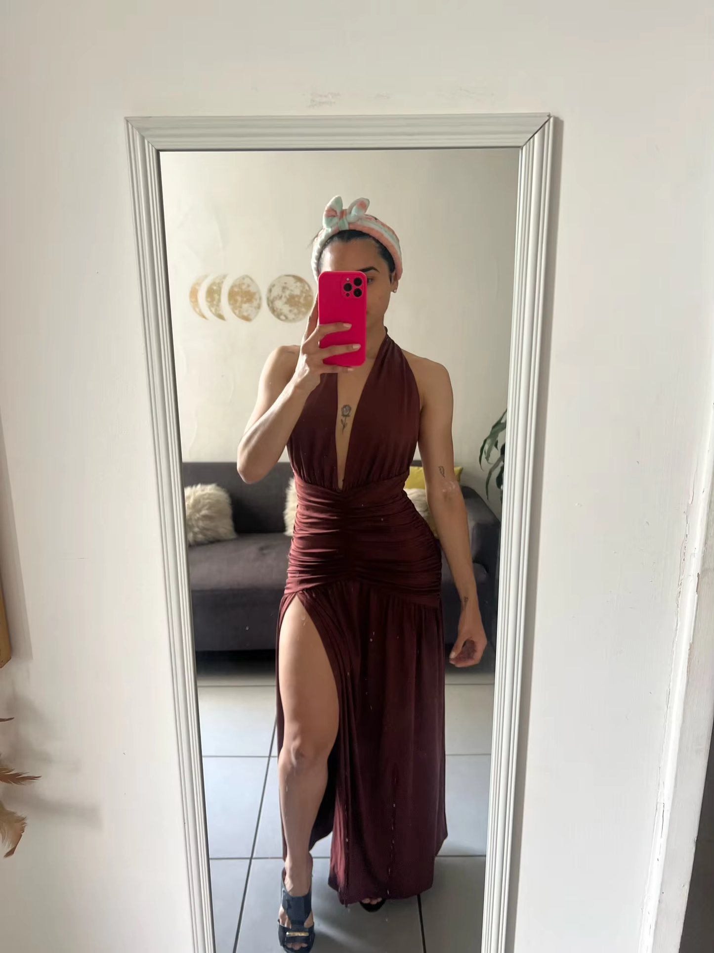 Vestido de fiesta marrón sexy con escote halter, espalda descubierta, corte A y abertura en V profundo, Y8481