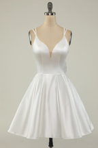 Weißes Satin A-Linie Abschlusskleid, Weißes kurzes Homecoming-Kleid Y1849
