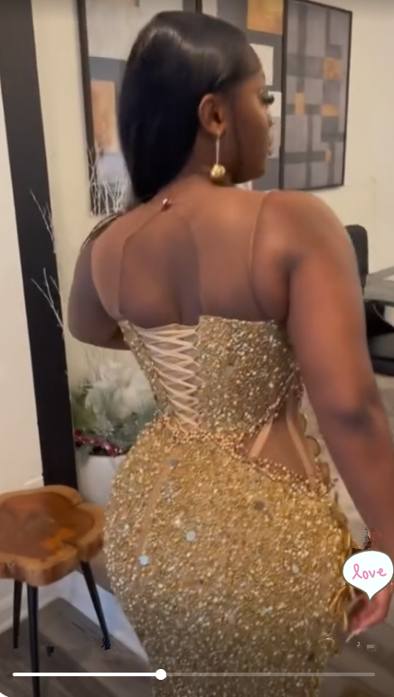 Luxuriöses Abendkleid mit goldenen Pailletten und Applikationen im Meerjungfrau-Stil, Y7880