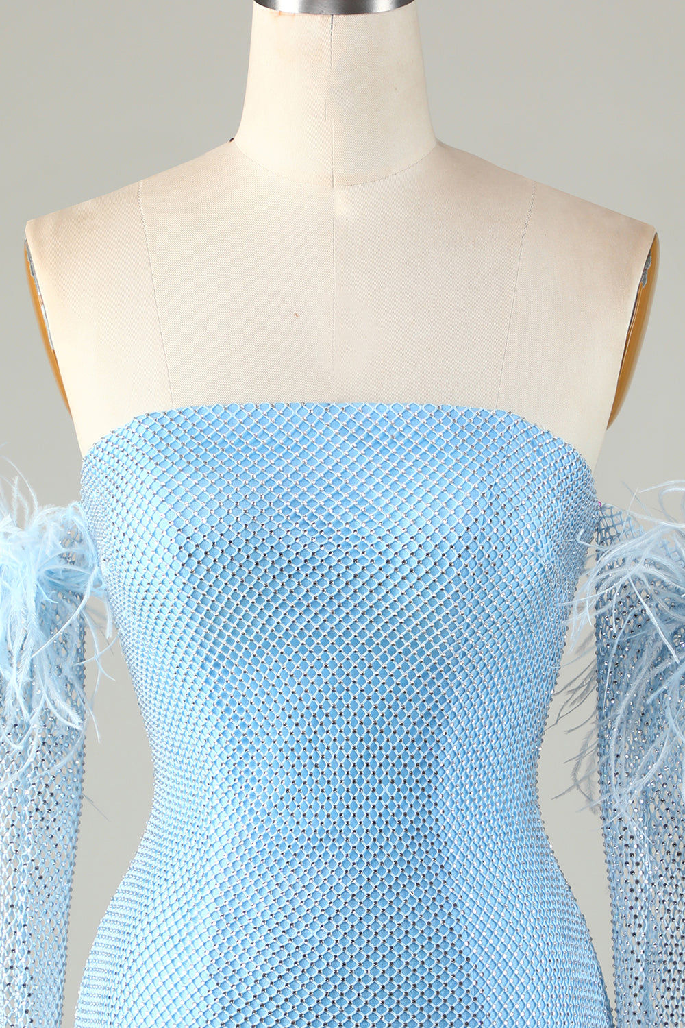 Vestido de fiesta corto azul ajustado con cuentas y mangas desmontables
