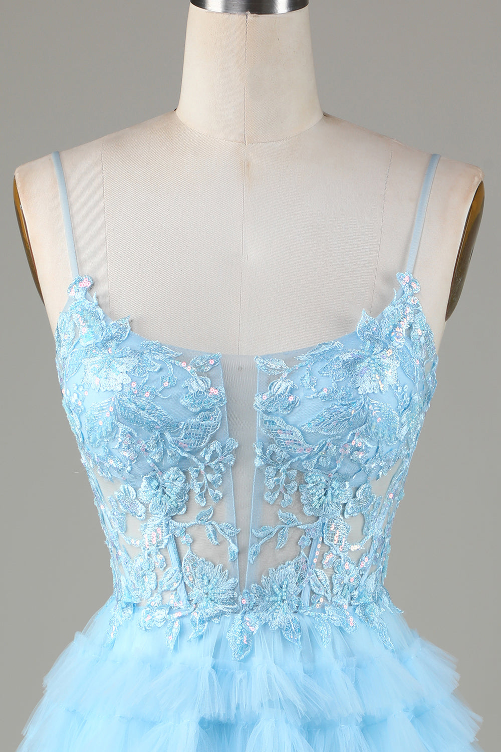 Vestido corto de fiesta azul brillante con tirantes finos, corte A y apliques