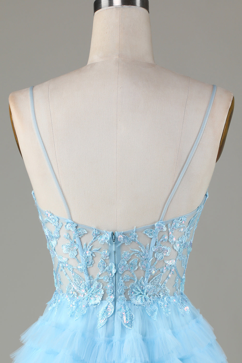 Vestido corto de fiesta azul brillante con tirantes finos, corte A y apliques