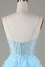 Vestido corto de fiesta azul brillante con tirantes finos, corte A y apliques
