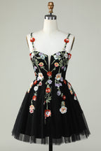 Vestido de fiesta negro de corte A con tirantes finos, lentejuelas y flores