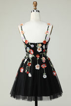 Vestido de fiesta negro de corte A con tirantes finos, lentejuelas y flores