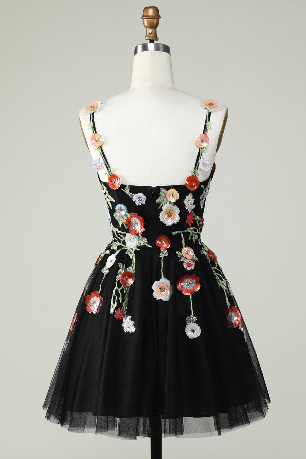 Vestido de fiesta negro de corte A con tirantes finos, lentejuelas y flores