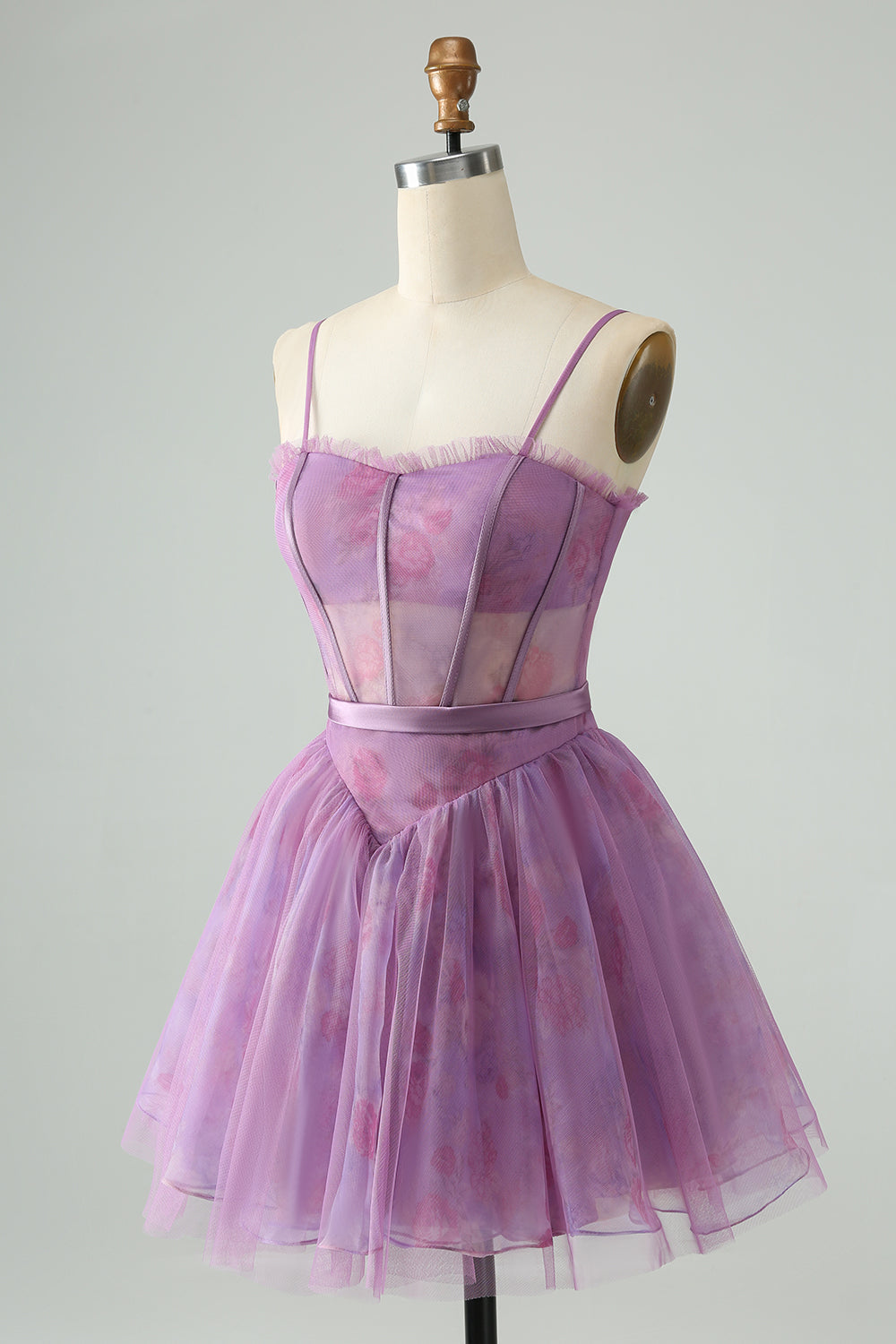 Vestido corto morado de fiesta con tirantes finos, estampado y corsé.
