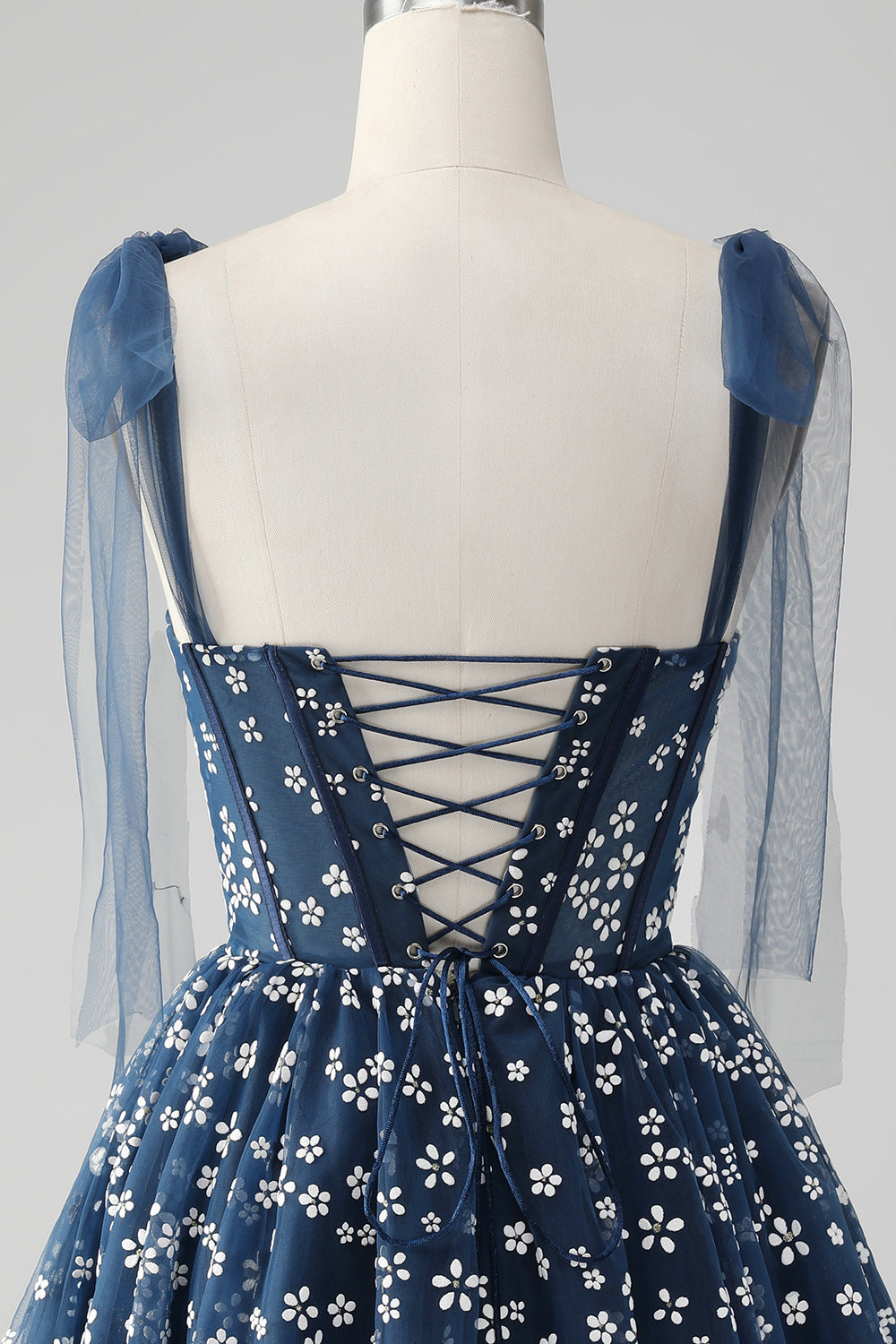 Vestido corto azul marino de fiesta con tirantes finos, estampado de corsé y corte en A