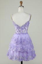 Lindo vestido negro de fiesta corto con corsé escalonado, lentejuelas brillantes y corte en A