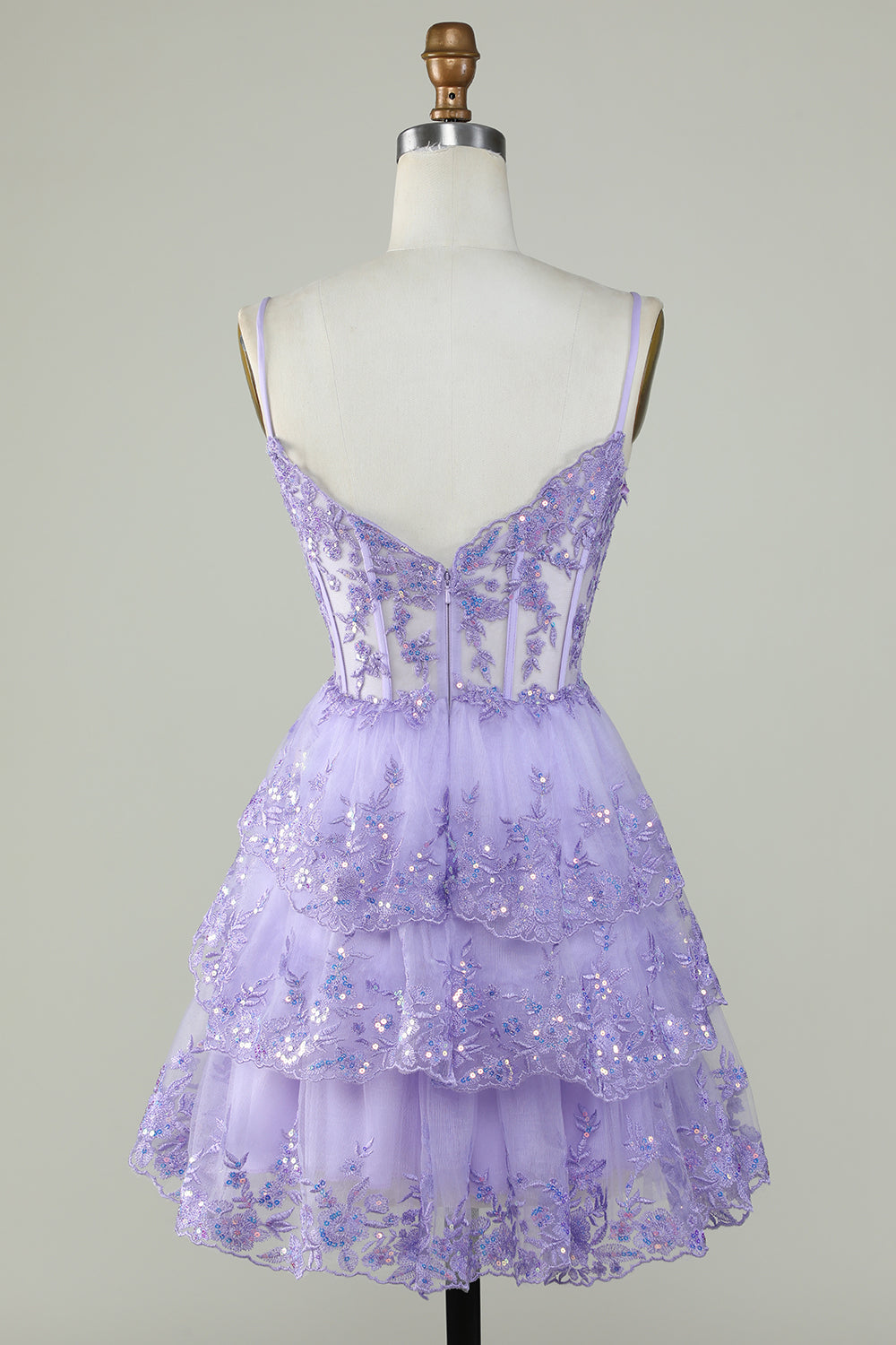 Lindo vestido negro de fiesta corto con corsé escalonado, lentejuelas brillantes y corte en A