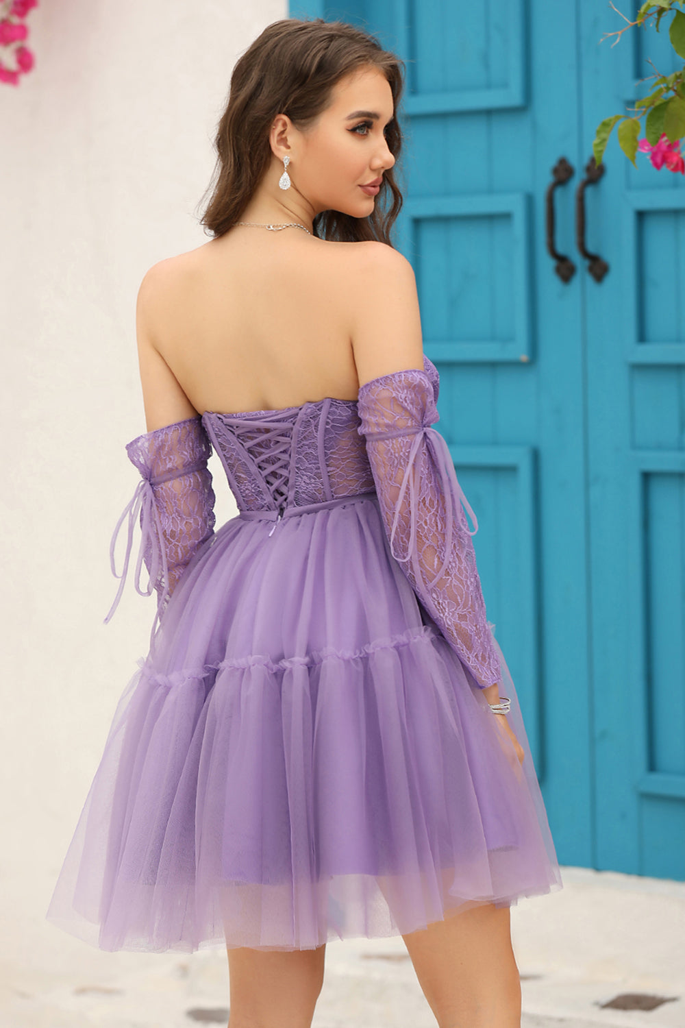 Vestido de fiesta negro con corsé en forma de A y mangas largas desmontables