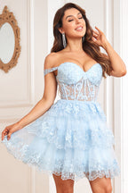 Hermoso vestido de fiesta azul oscuro corto con corsé en línea A y capas con encaje