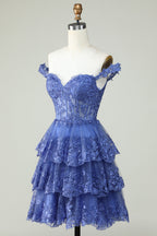 Hermoso vestido de fiesta azul oscuro corto con corsé en línea A y capas con encaje