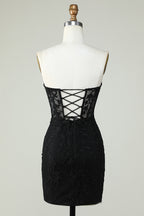 Figurbetontes, schwarzes, kurzes Homecoming-Kleid im Sweetheart-Korsett-Stil mit Applikationen