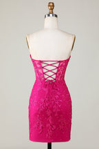 Figurbetontes, schwarzes, kurzes Homecoming-Kleid im Sweetheart-Korsett-Stil mit Applikationen