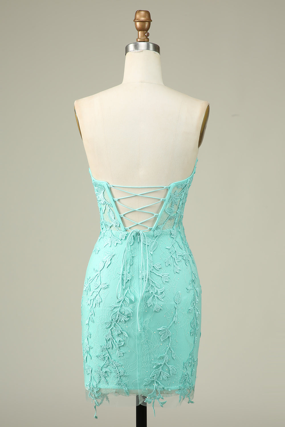 Figurbetontes, schwarzes, kurzes Homecoming-Kleid im Sweetheart-Korsett-Stil mit Applikationen