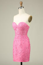 Figurbetontes, schwarzes, kurzes Homecoming-Kleid im Sweetheart-Korsett-Stil mit Applikationen