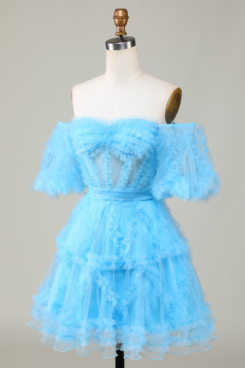 Hermoso vestido corto de fiesta con hombros descubiertos y tul color ruborizado en forma de A