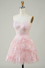 Lindo vestido negro de fiesta corto con corsé escalonado, lentejuelas brillantes y corte en A