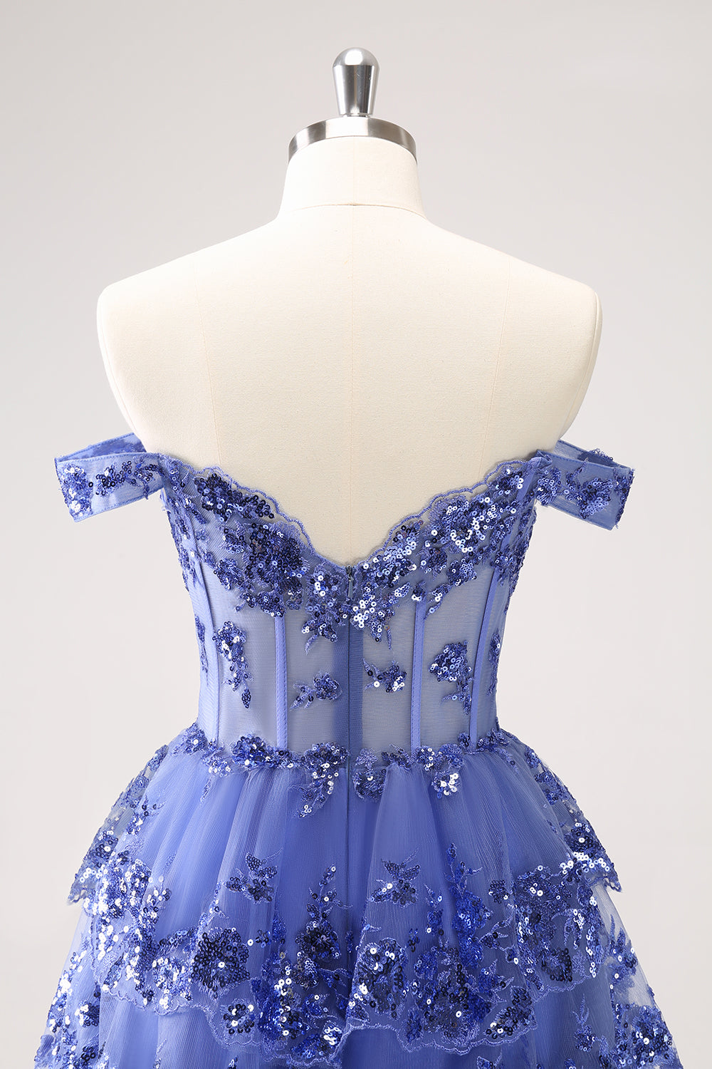 Vestido de fiesta corto azul oscuro brillante con hombros descubiertos, corsé, capas y lentejuelas