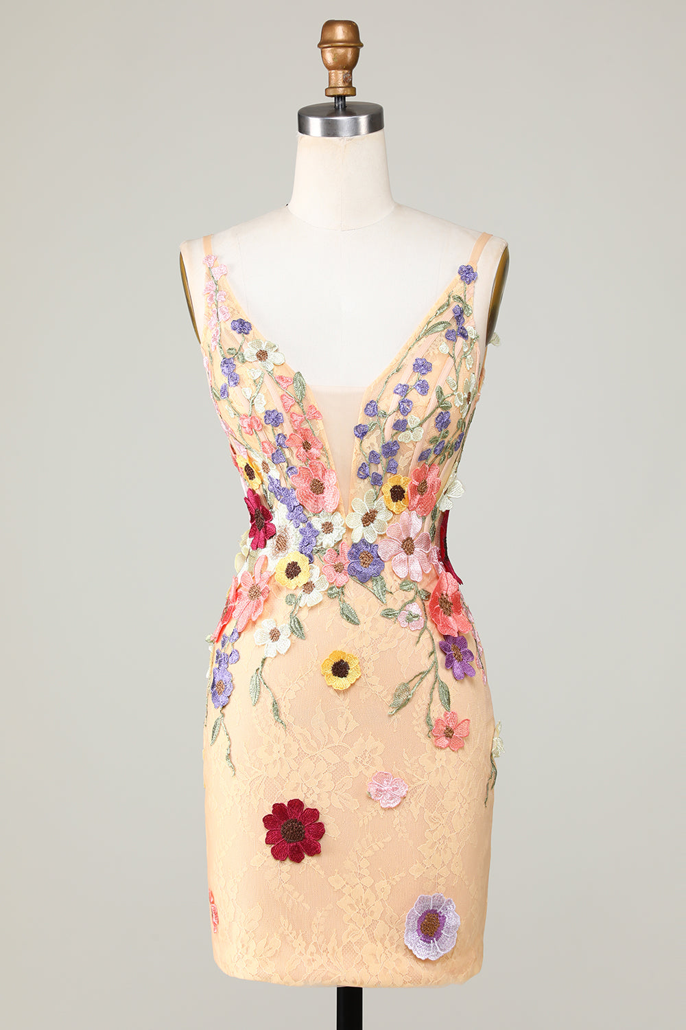 Vestido de fiesta corto ajustado color champán con escote en V profundo y apliques