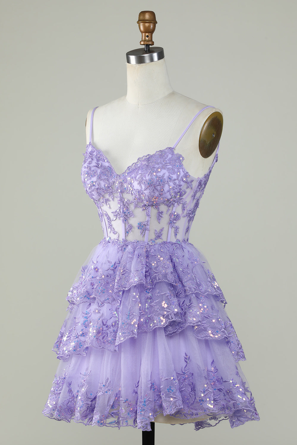 Lindo vestido negro de fiesta corto con corsé escalonado, lentejuelas brillantes y corte en A