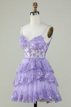 Lindo vestido negro de fiesta corto con corsé escalonado, lentejuelas brillantes y corte en A