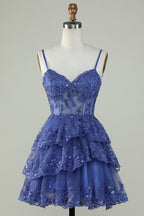 Lindo vestido negro de fiesta corto con corsé escalonado, lentejuelas brillantes y corte en A