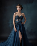 Elegante vestido de fiesta azul marino sin tirantes con apliques de tul y corte en A, vestido de noche Y8319