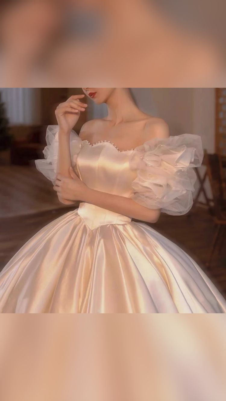 Vestido de novia vintage de satén blanco con encanto Y411