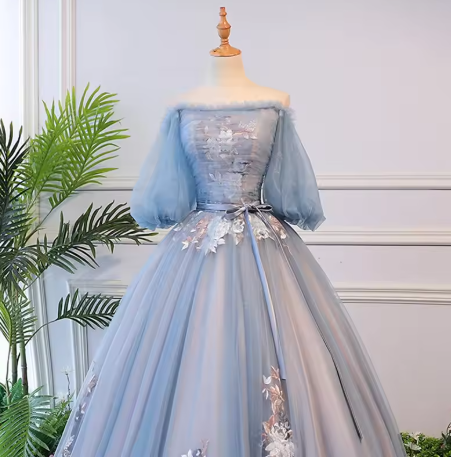 Einzigartiges langes Ballkleid aus blauem Tüll mit Spitze, blaues Abendkleid S13770