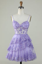 Lindo vestido negro de fiesta corto con corsé escalonado, lentejuelas brillantes y corte en A