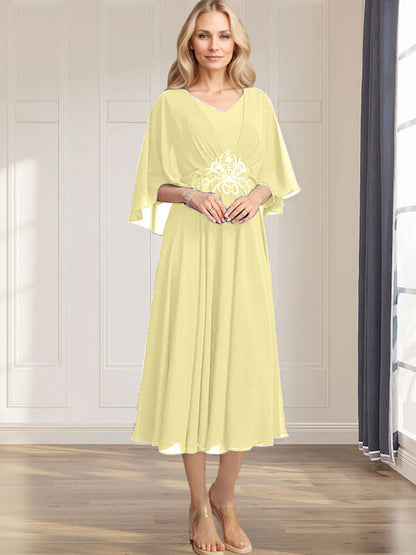 A-Linie V-Ausschnitt Wadenlanges Chiffonkleid für die Brautmutter mit plissierten Paillettenapplikationen Spitzenbesatz 