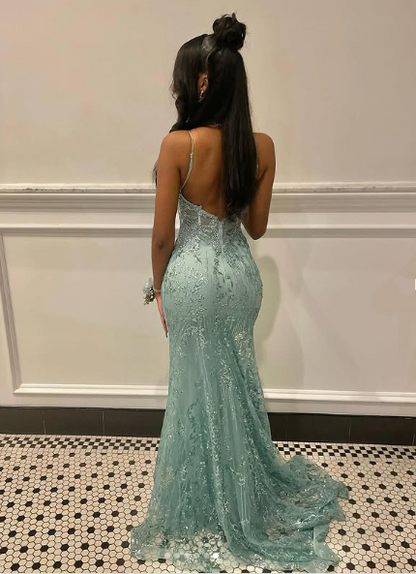 Vestido de noche estilo sirena con tirantes finos y apliques de encaje Y7921