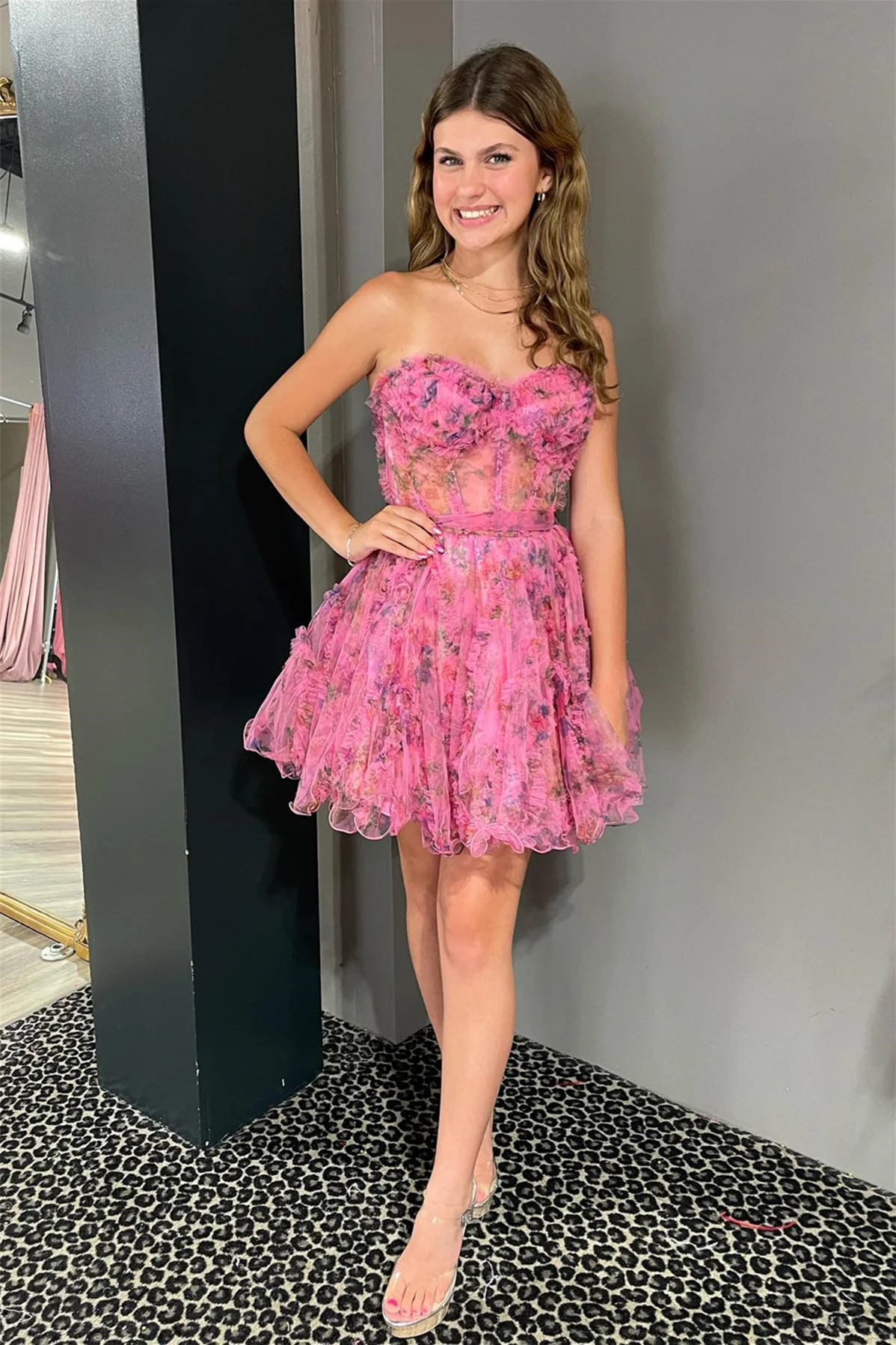 Trägerloses A-Linien-Heimkehrkleid mit Rüschen Y2831