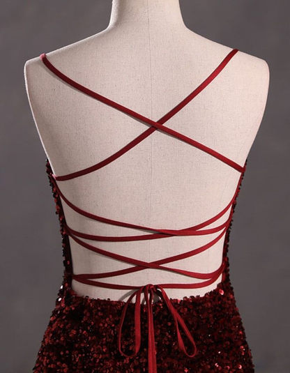 Schmales, schimmerndes, rückenfreies Abendkleid in Burgunderrot Y4164