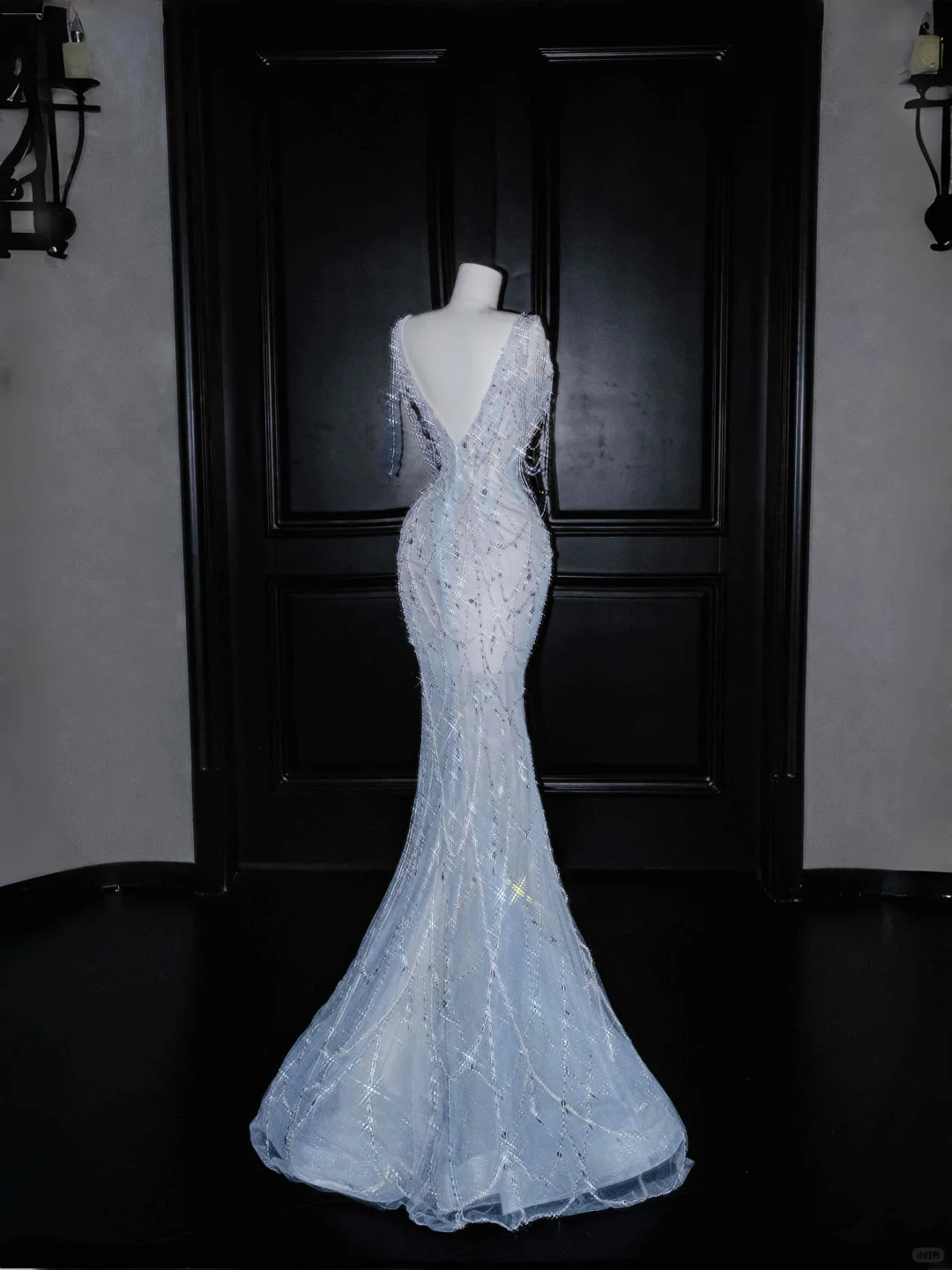 Vestido de fiesta largo de sirena con escote en V y cadena de cuentas de tul azul sueño Y8665