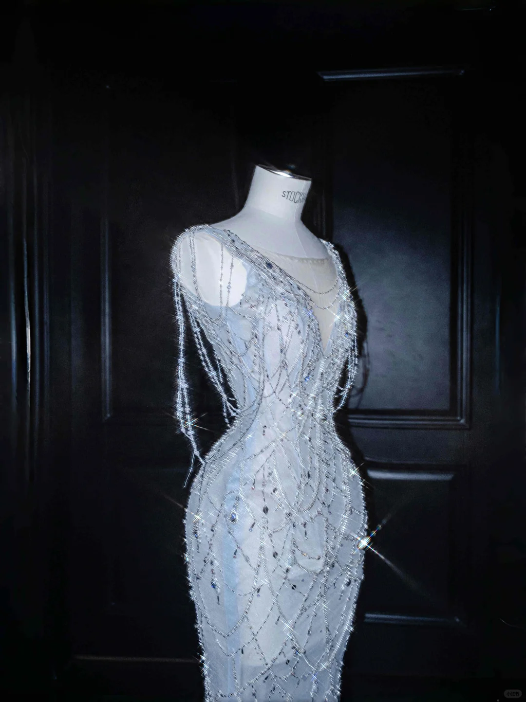 Vestido de fiesta largo de sirena con escote en V y cadena de cuentas de tul azul sueño Y8665