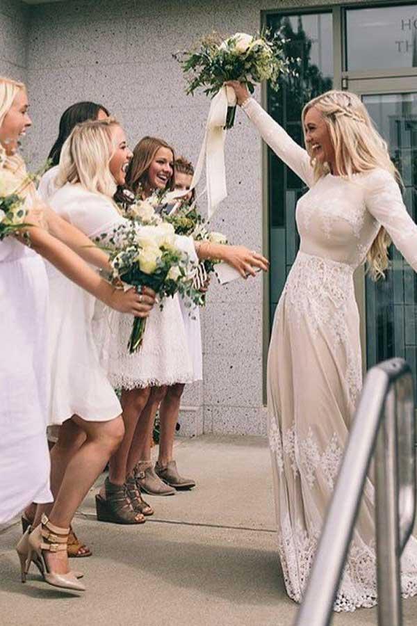 Vestido de novia de tul color marfil con mangas largas y corte barco y apliques WD399