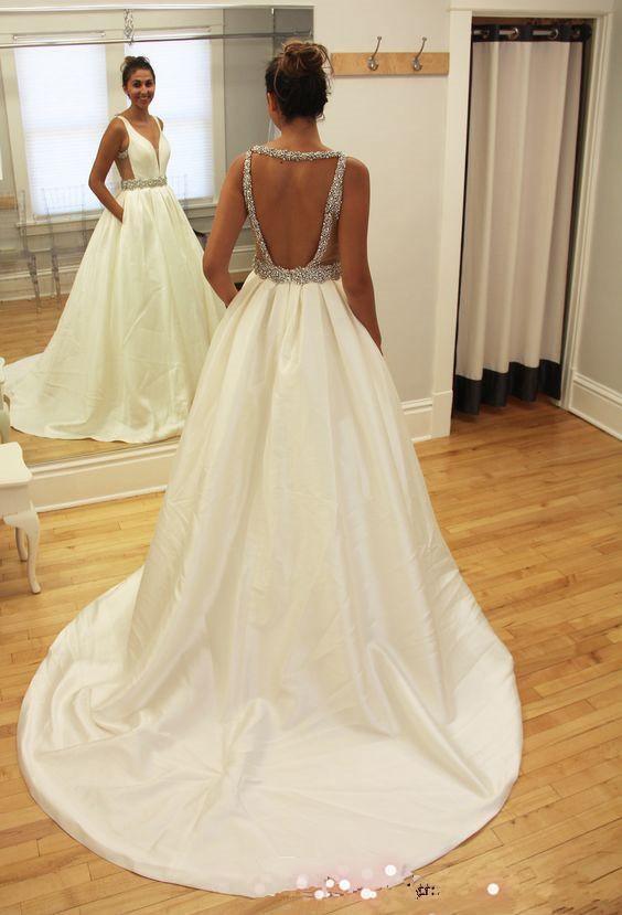 Vestido de novia de corte A, sin mangas, con escote en V y cuentas, con cola larga WD050