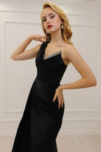 A-Linie Schwarzes One-Shoulder-Ballkleid mit Glitzer und ärmellosem Schlitz