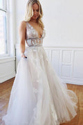Vestido de novia blanco de corte A con escote en V profundo y espalda descubierta con apliques WD446
