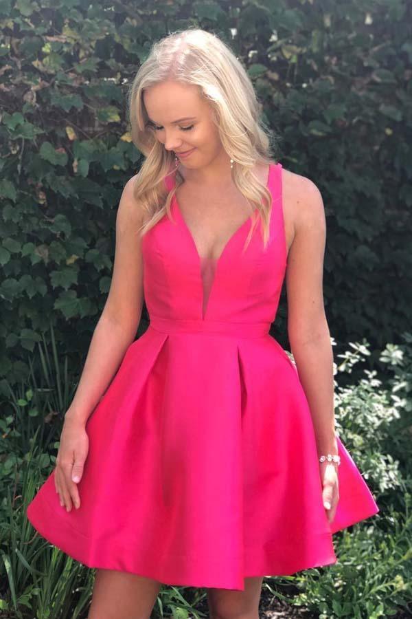 Vestido de fiesta de satén fucsia con escote en V profundo, tirantes finos y corte A por encima de la rodilla PD070