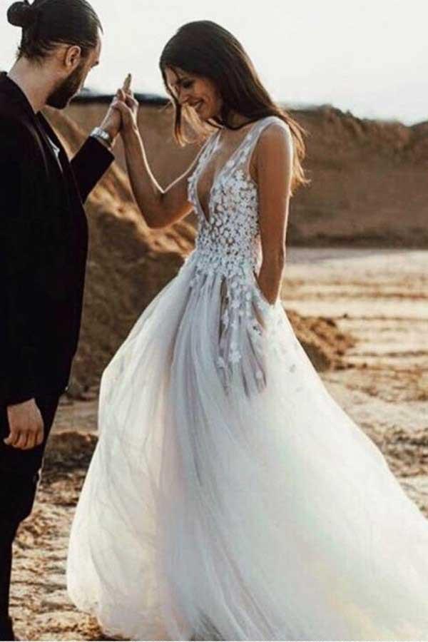 Vestido de novia de tul con escote en V profundo, corte A y apliques abiertos WD245