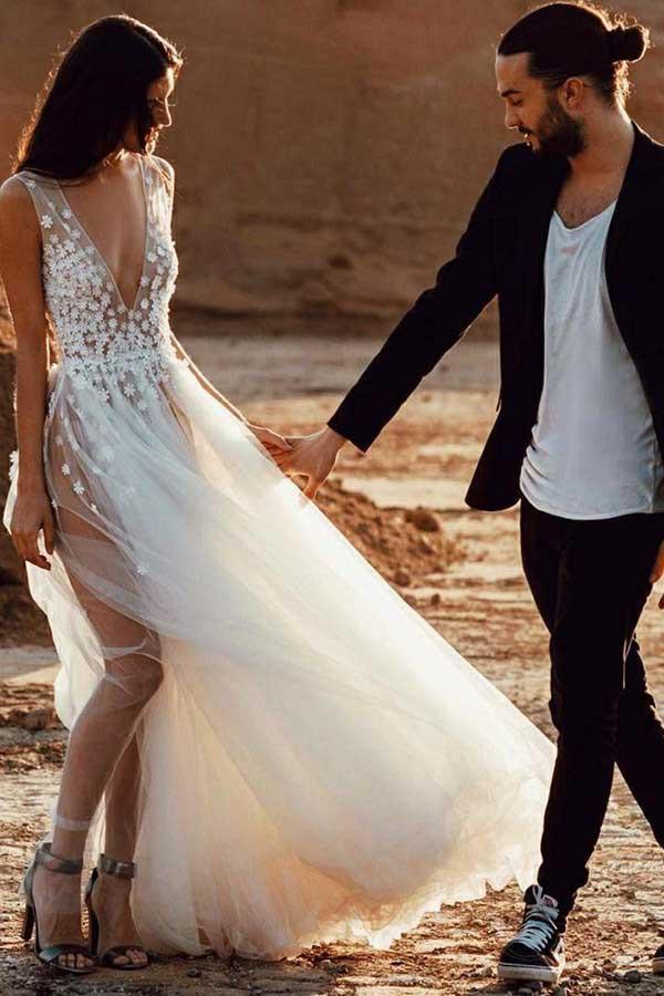 Vestido de novia de tul con escote en V profundo, corte A y apliques abiertos WD245