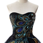A-Linien-Ballkleid aus Tüll mit Stickereien und Trägern